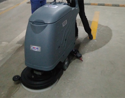 水泥地面能用洗地機清洗嗎？